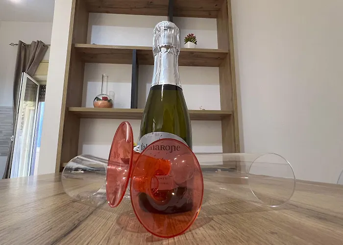 European - Town Center Self Check-in 卡塔尼亚