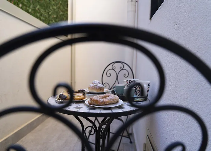 European - Town Center Self Check-in 卡塔尼亚