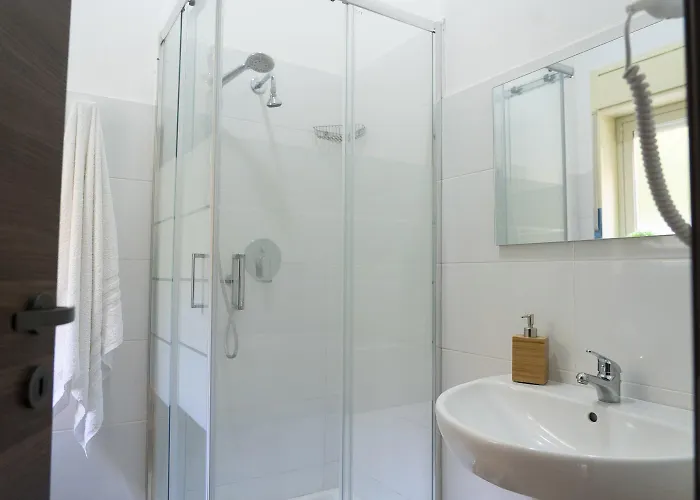 European - Town Center Self Check-in 卡塔尼亚