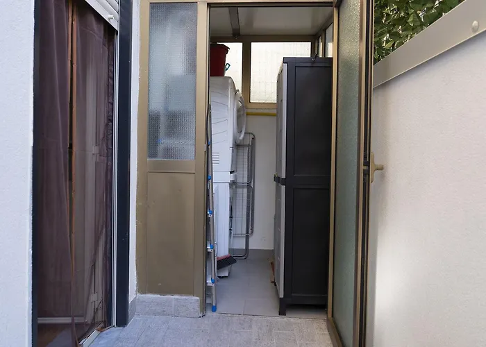 European - Town Center Self Check-in 卡塔尼亚